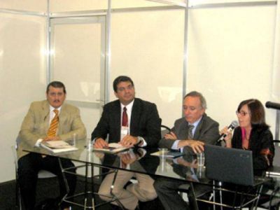 Quilme�os en una reuni�n de Intendentes