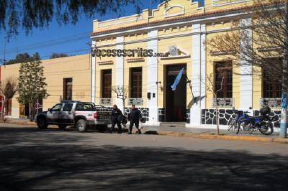Colisionaron contra un �rbol en Tinogasta
