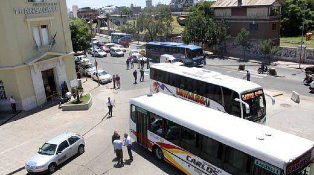 Se normaliza lentamente el servicio de los interurbanos