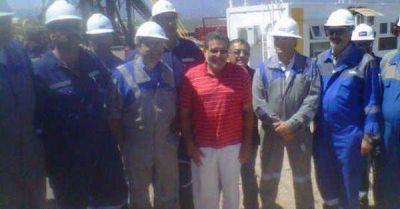 El Gobernador Beder Herrera visit� el Pozo 147 de YPF