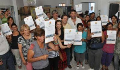 En esa zona de Maip� el municipio aplica el proceso de Escrituraci�n Participativa.