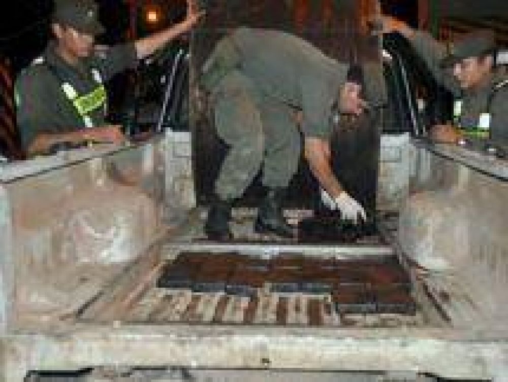 Salvador Mazza: Gendarmer�a incaut� m�s de 7 kilos de coca�na