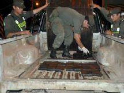 Salvador Mazza: Gendarmer�a incaut� m�s de 7 kilos de coca�na