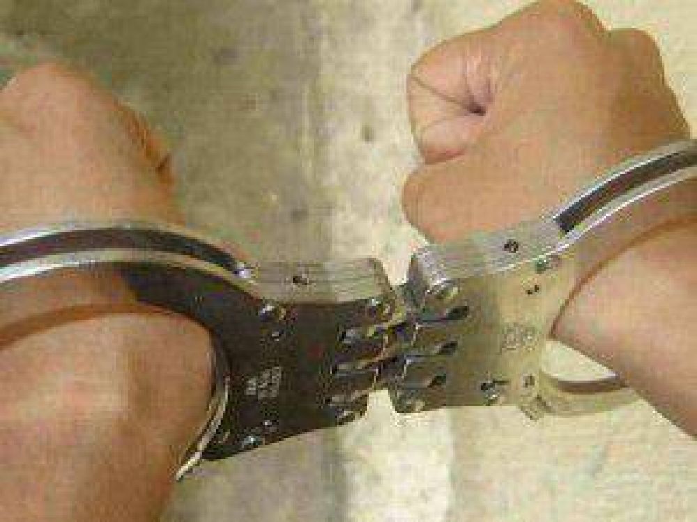 Detienen a sujeto por causar disturbios en local del Acceso Sur
