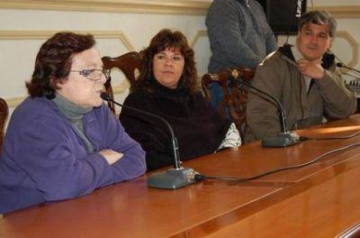 Gremios docentes nacionalizan reclamos por blanqueo salarial