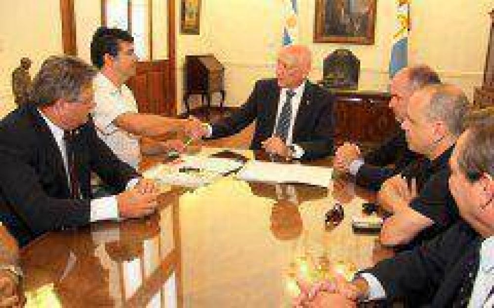 Entregaron un aporte de 300 mil pesos a Naranpol