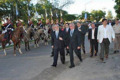 Fuerte arenga a imitar las virtudes de Cabral