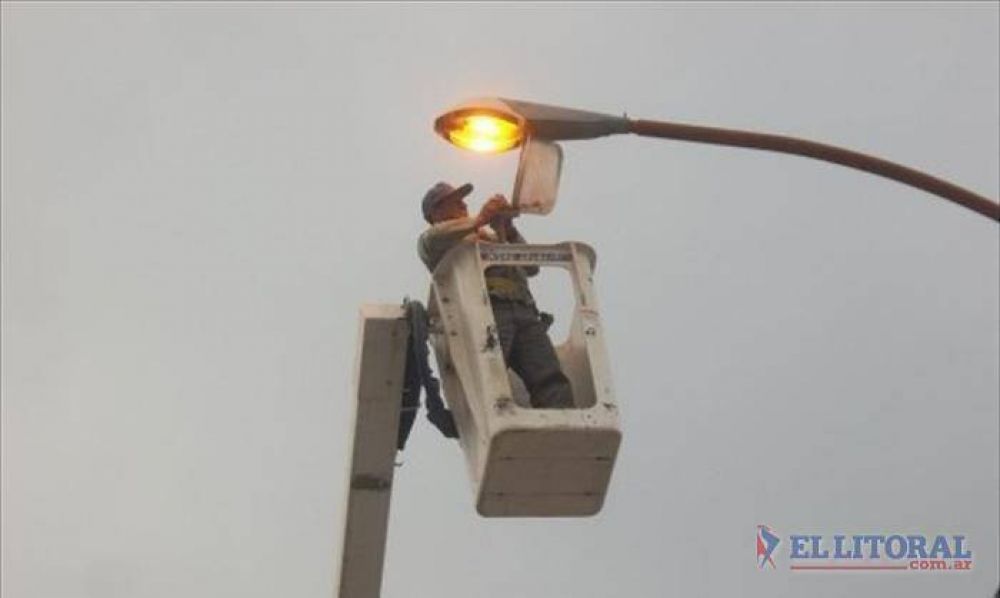 Est� en marcha un plan para cambiar 3 mil artefactos de iluminaci�n en los barrios