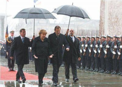 Para Rajoy, las acusaciones contra el PP son falsas "salvo alguna cosa"