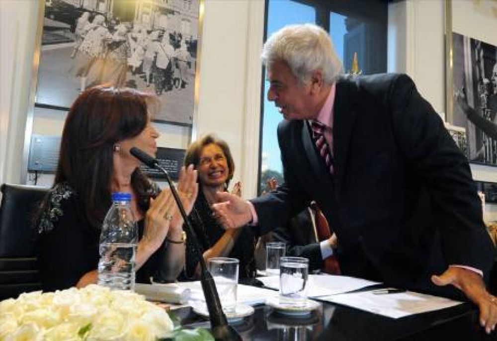 Cristina y De la Sota se cruzaron por "las antenas de La C�mpora"