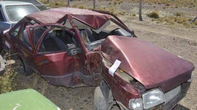 Se estrell� contra un �rbol con un auto robado y est� internado