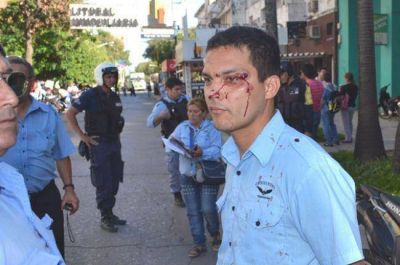 Remisero agredi� a palazos a dos inspectores de tr�nsito