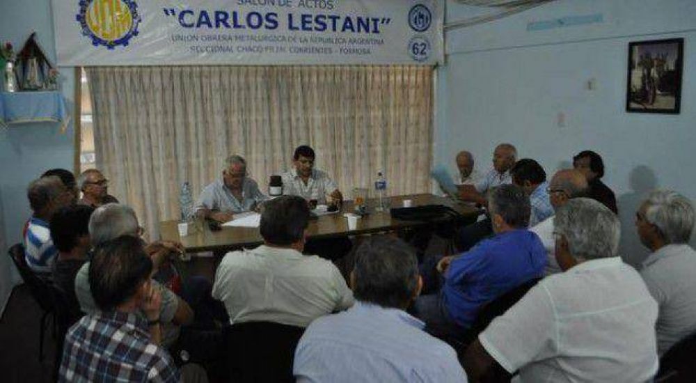 Mongel�, con ex trabajadores de la f�brica de plomo de Vilelas