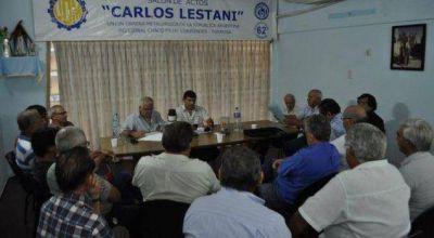 Mongel�, con ex trabajadores de la f�brica de plomo de Vilelas