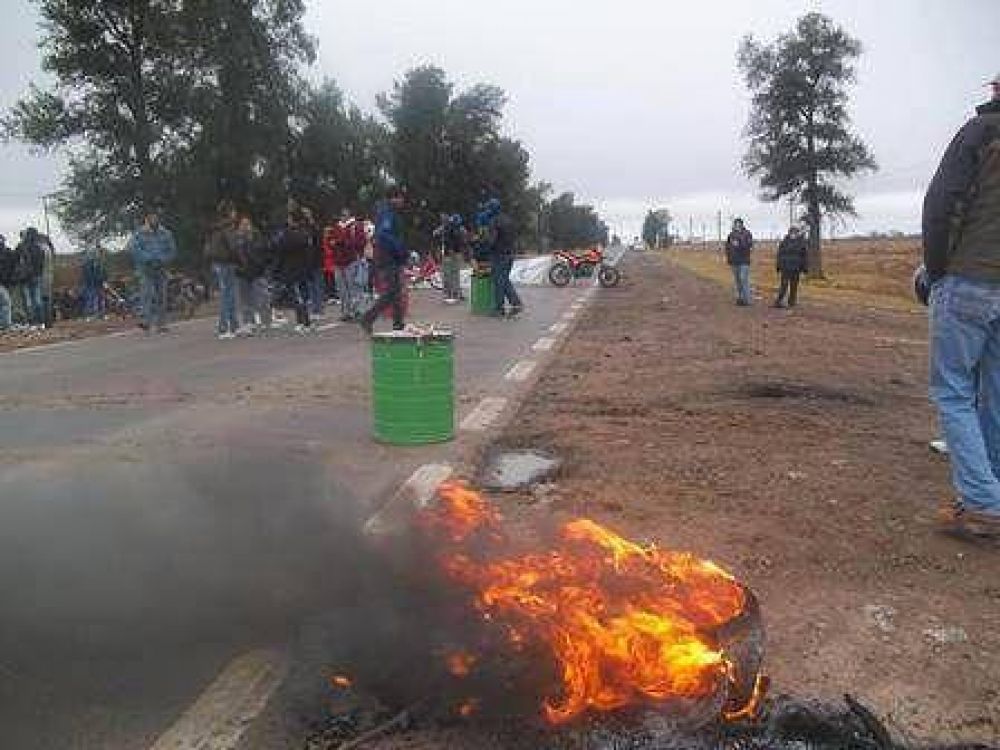 Movimientos Sociales cortaron una mano de la ruta 16