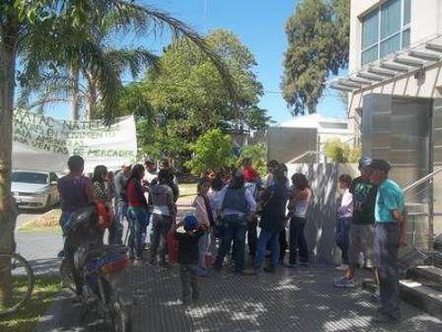 Mujeres en movimiento denuncia a Celina Temay de quedarse con mercader�a para venderla
