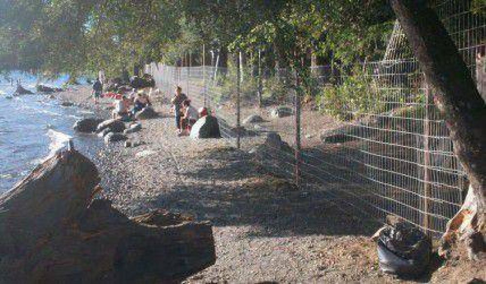 Vecinos se organizan para �liberar� la costa este del lago Guti�rrez