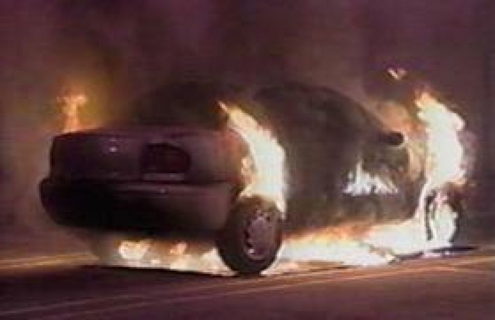 Buscan a los culpables del incendio de 4 veh�culos en Mar del Plata