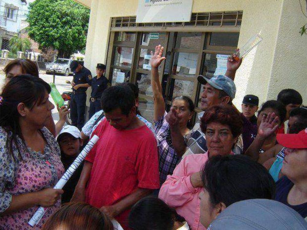 Los vecinos de Tartagal marcharon para pedir agua