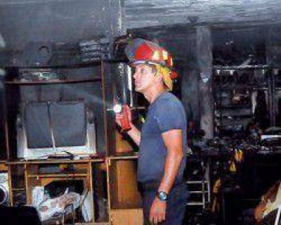 El fuego consumi� la vivienda de dos ancianos