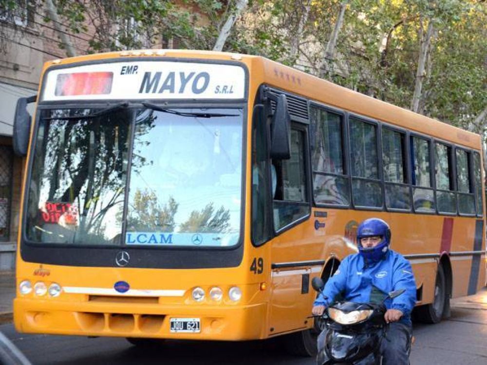 El secretario de Servicios neg� una inminente suba del precio del boleto
