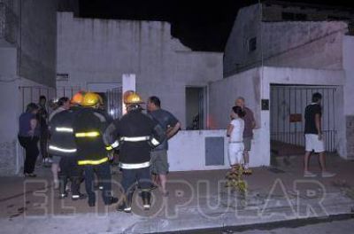 Incendio en una casa de Pueblo Nuevo
