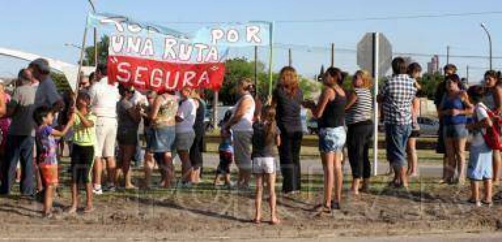 Eseverri se reuni� con los vecinos de Loma Negra por el estado de la ruta 51