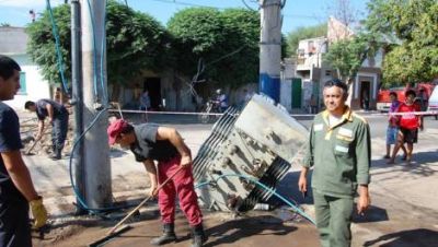 Un cami�n dej� sin luz a media ciudad