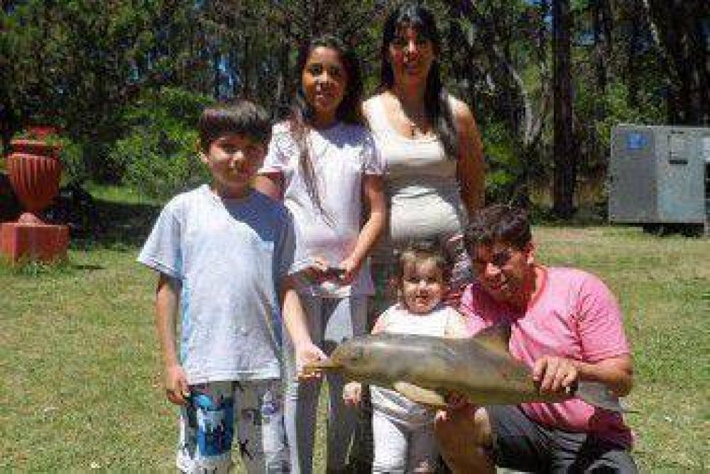 Encontraron un peque�o delf�n muerto en Miramar