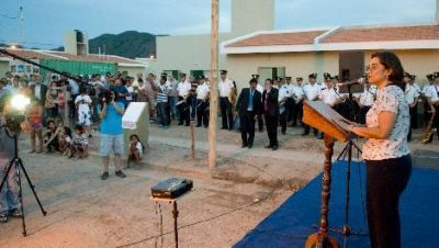 El Gobierno entreg� las primeras viviendas autoconstruidas