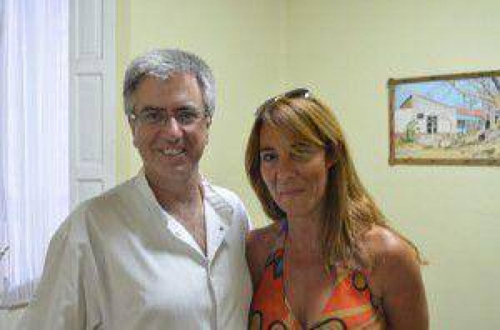 Armend�riz entreg� aporte a la Escuela 11 de Saladillo