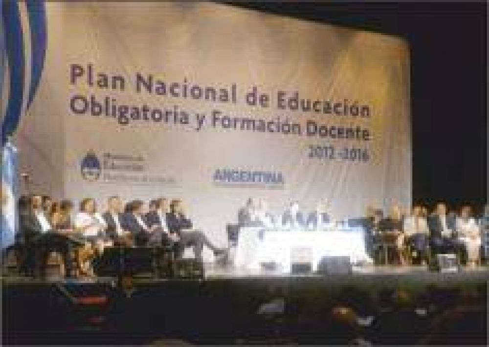 Jacobo destac� la �voluntad pol�tica y compromiso docente� en la Educaci�n