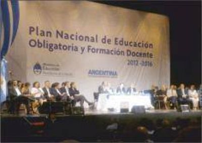 Jacobo destac� la �voluntad pol�tica y compromiso docente� en la Educaci�n