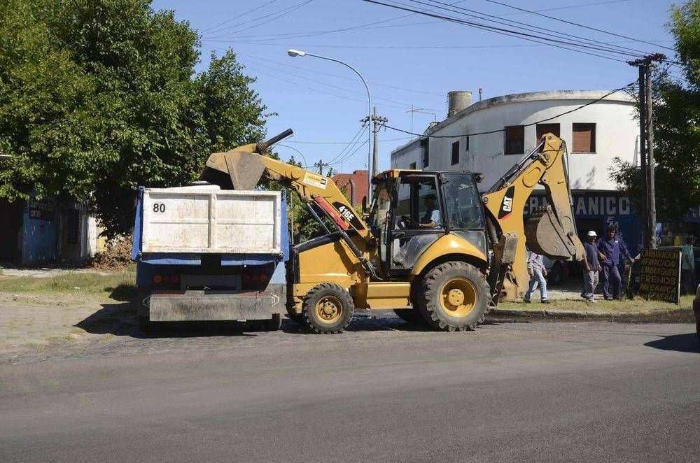 LANUS - PLAN INTEGRAL DE BACHEO Y PAVIMENTACI�N