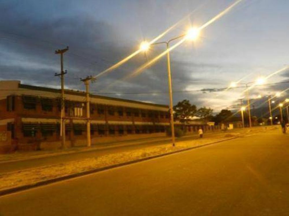 Instalan l�mparas que ahorran energ�a en el alumbrado p�blico