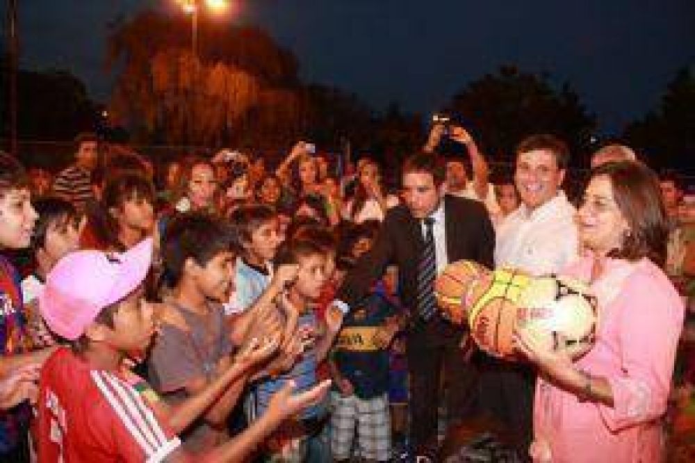 Corpacci inaugur� un play�n para el deporte y la integraci�n