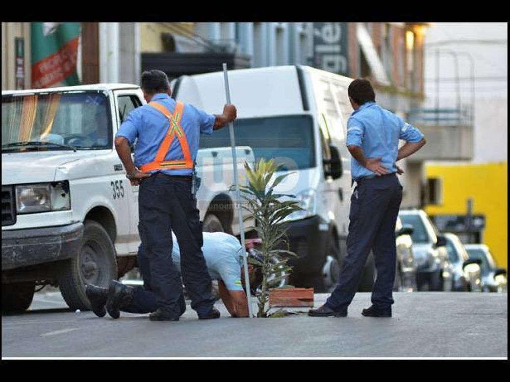 Se hundi� el asfalto en calle Belgrano