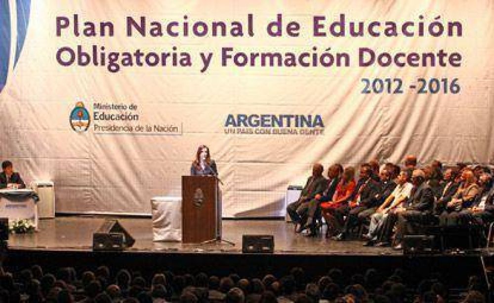 El intendente Ferraresi particip� del lanzamiento del Plan quinquenal docente