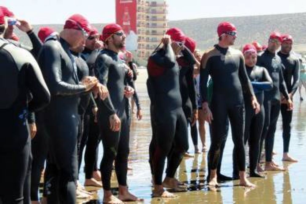 Gast�n Szabluk y Florencia Escriche se adjudicaron la Traves�a de Nataci�n