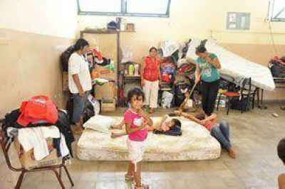 Hay a�n 400 evacuados y se agrava la situaci�n sanitaria