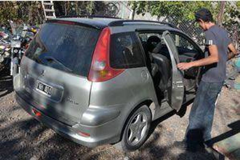 Detenido por presunta estafa: entreg� cheques sin fondo para adquirir un auto			