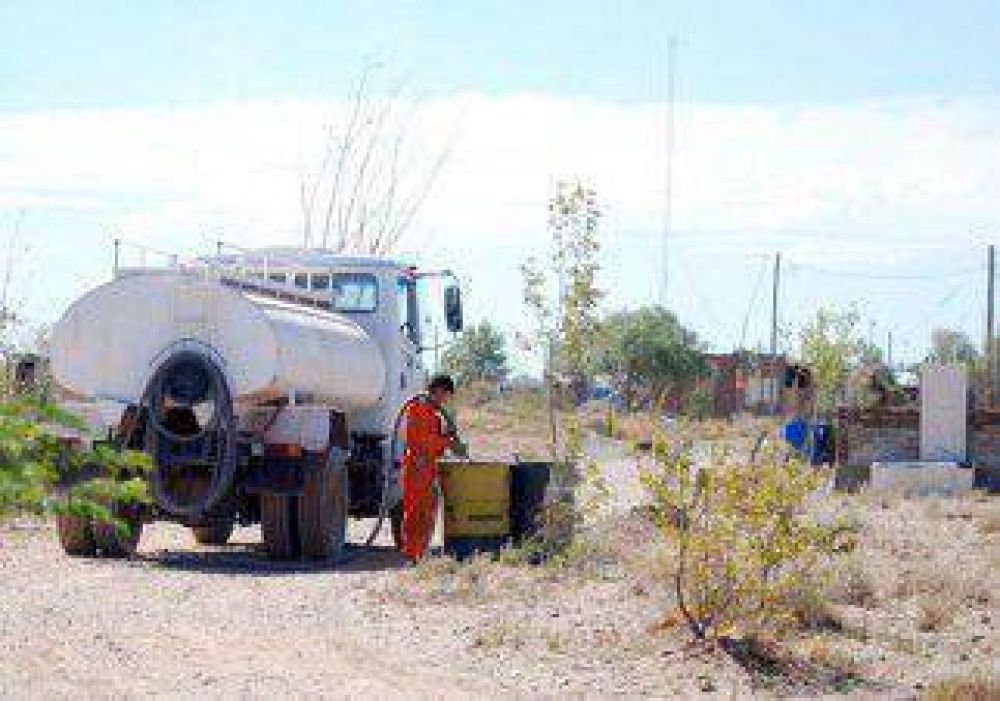 Setenta y dos horas sin agua por bloqueo de Camioneros 