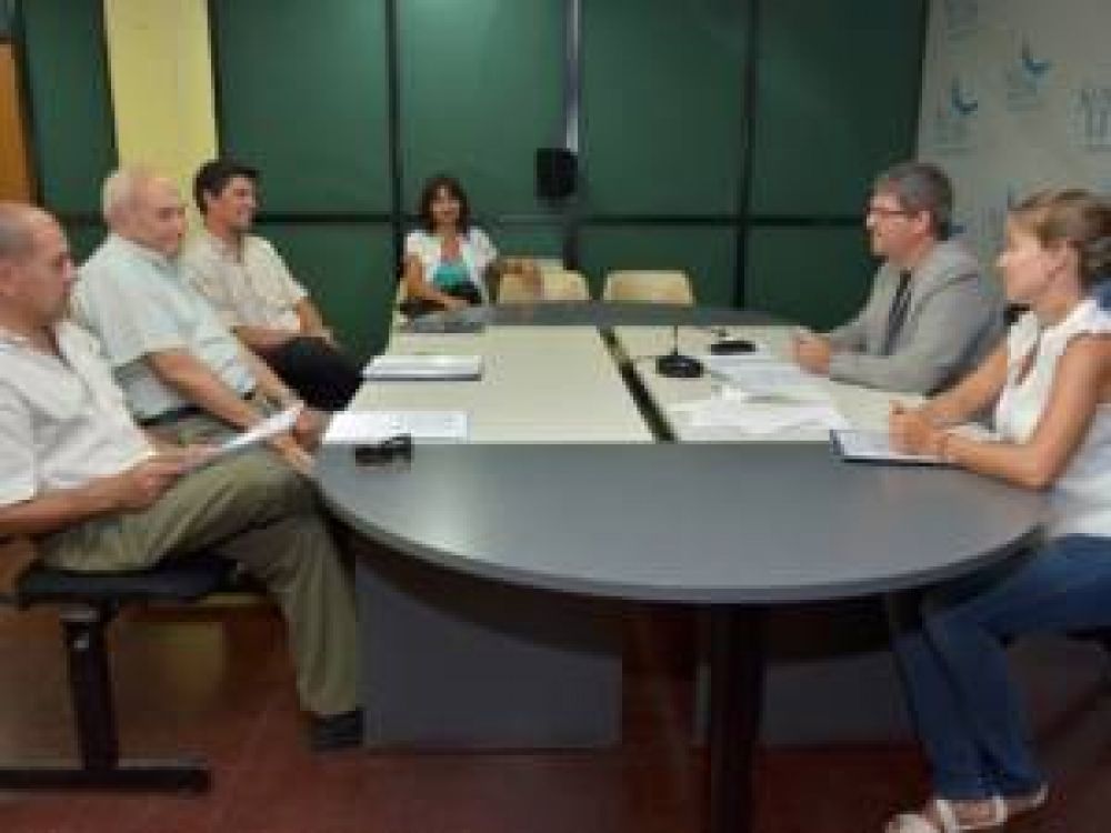 Buscan que la canasta escolar se pueda mantener un mes