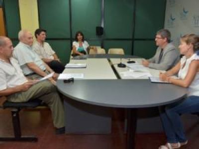 Buscan que la canasta escolar se pueda mantener un mes
