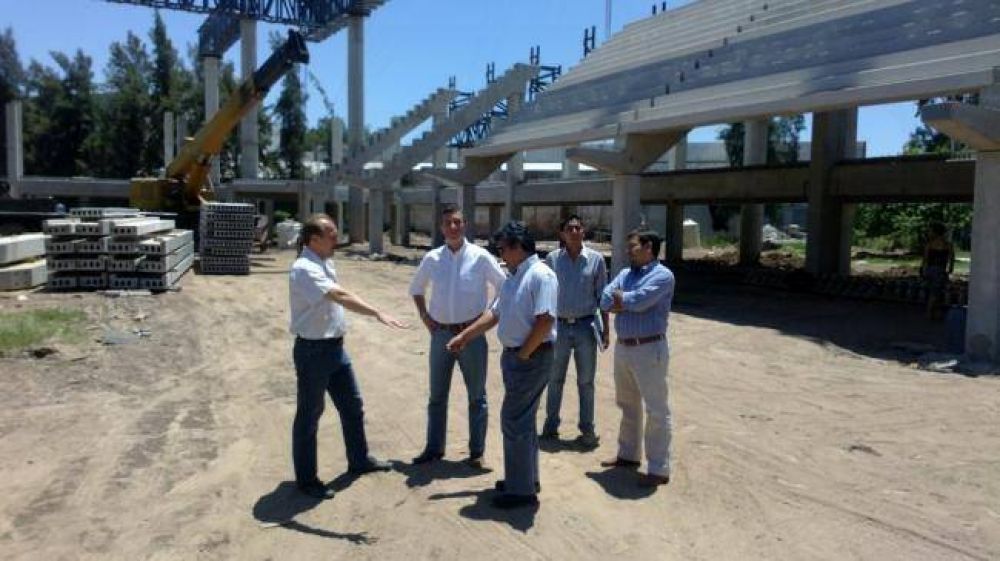 Aguilar visit� el microestadio de la Uncaus: "Ser� el m�s grande del interior de la provincia"
