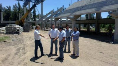 Aguilar visit� el microestadio de la Uncaus: "Ser� el m�s grande del interior de la provincia"