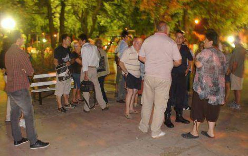 Secuestran cinco motos en la plaza Col�n tras el reclamo de los vecinos 