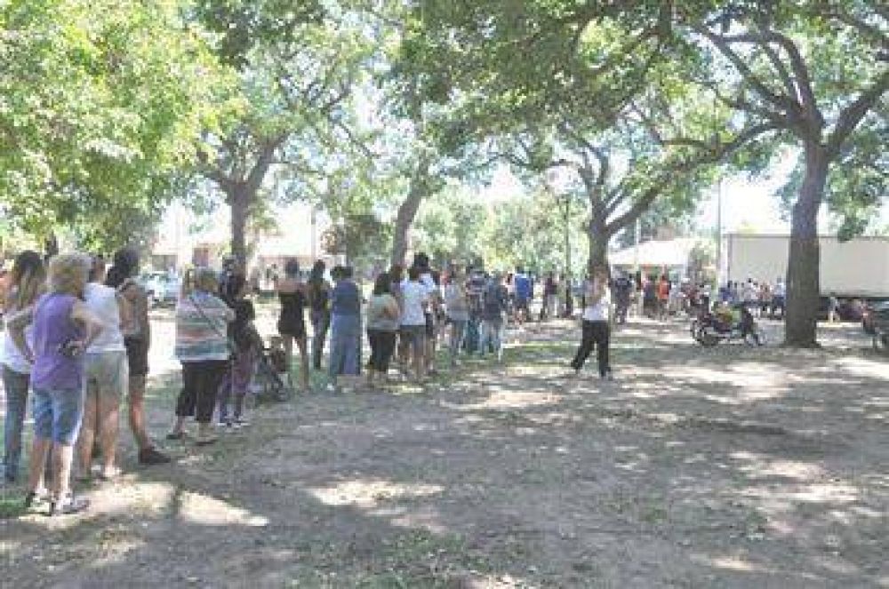 Masiva concurrencia a "Frutas para Todos"