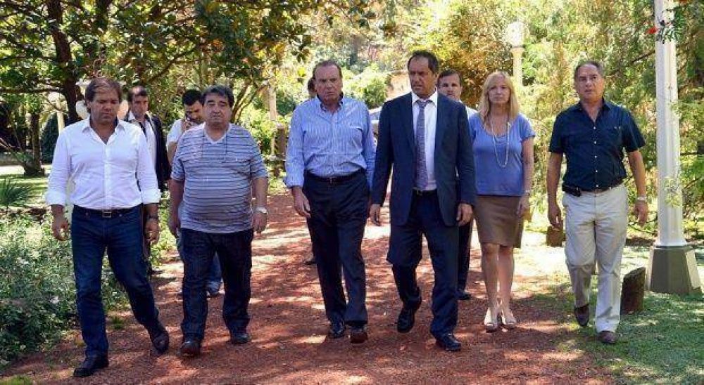 Scioli pos� con los due�os de los votos donde arma Massa, recostado en el PJ