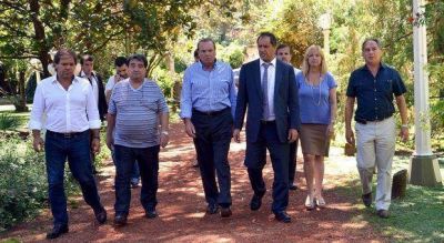 Scioli pos� con los due�os de los votos donde arma Massa, recostado en el PJ